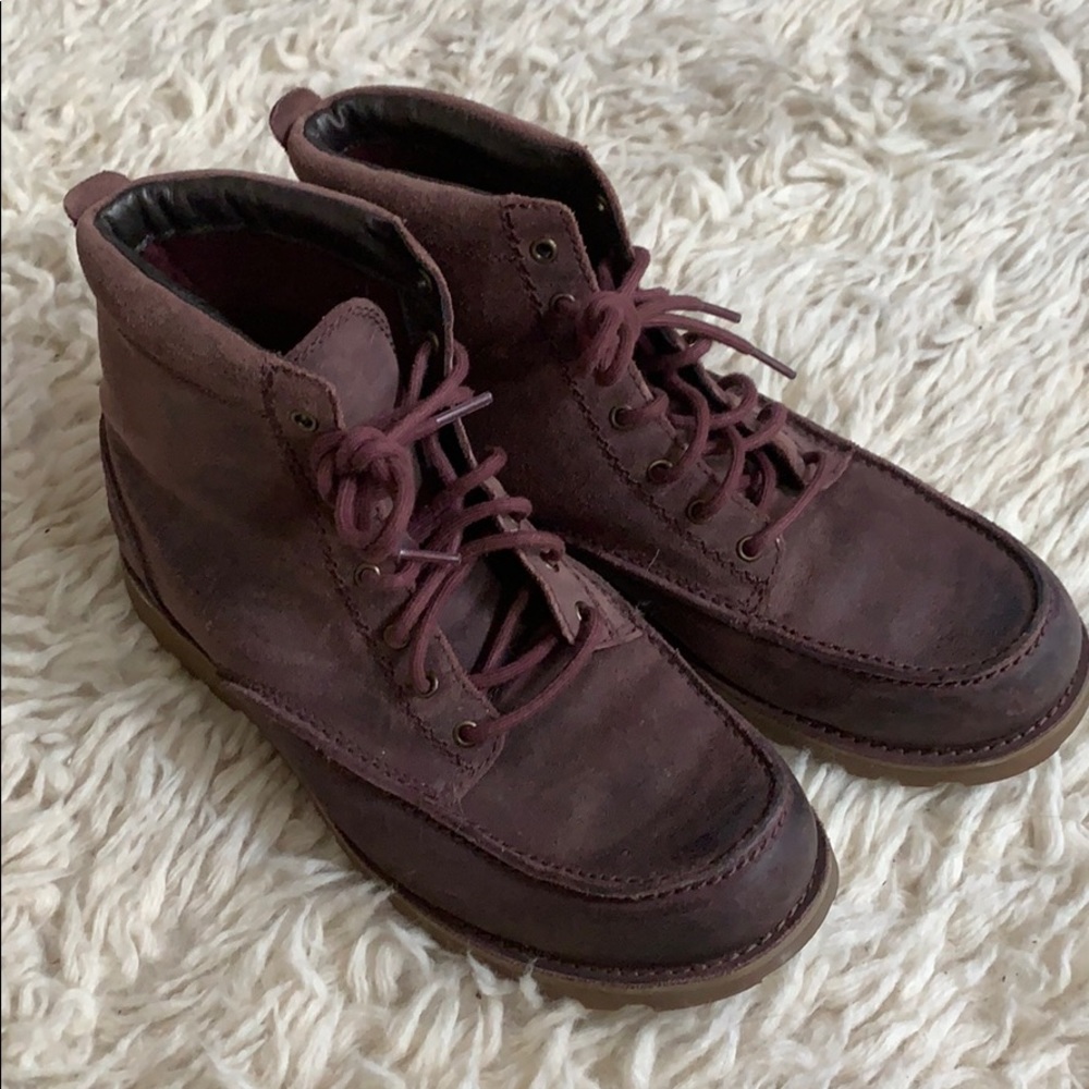 Men’s size 10.5-11 Ugg boots in great condition!